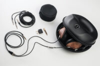 Meze Audio 99 Classics kõrvaklapid, komplekti sisu - kaablid, vutlar, adapterid