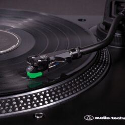 Audio-Technica AT-LP120XBT-USB eelvõimendiga manuaalne vinüülplaadimängija