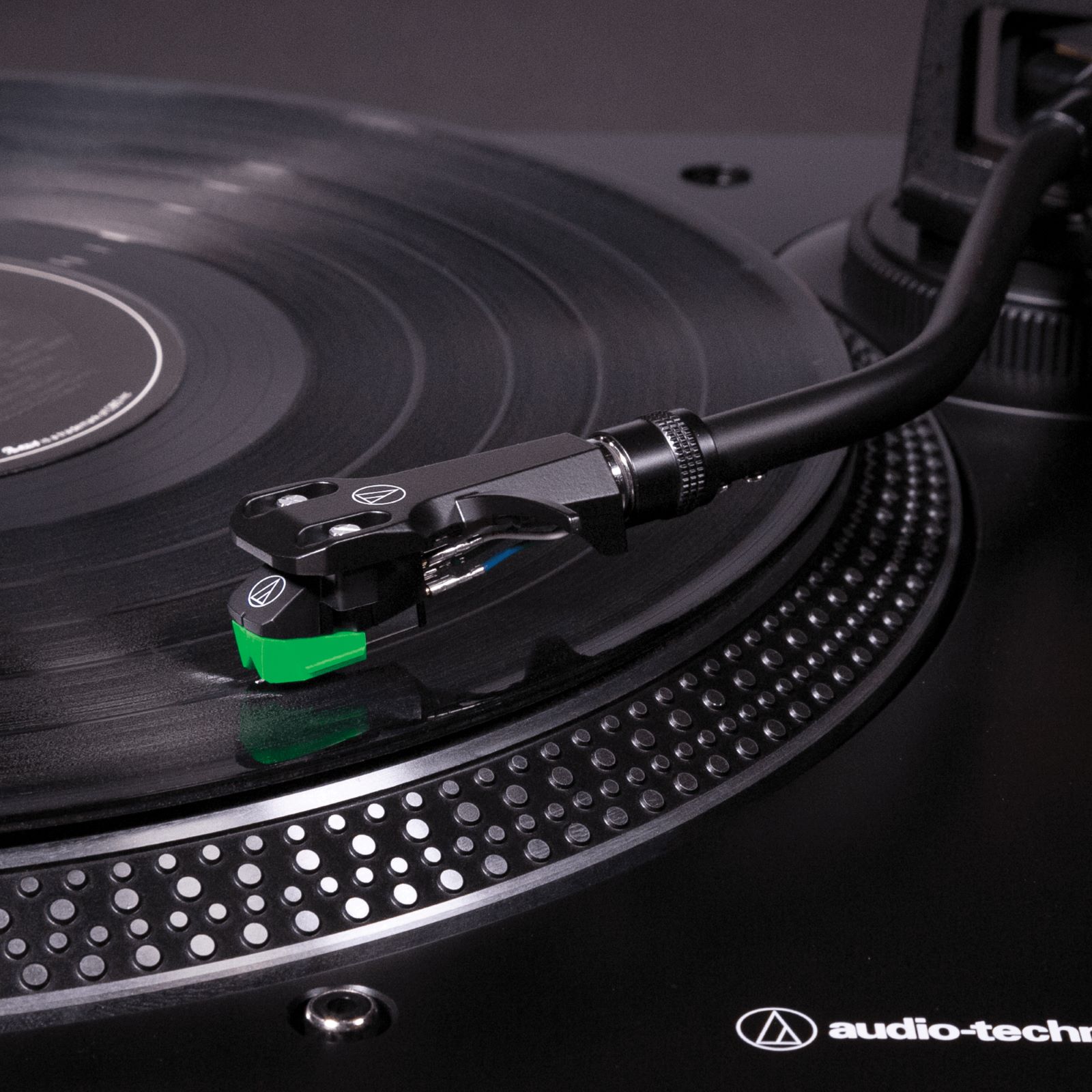 Audio-Technica AT-LP120XBT-USB eelvõimendiga manuaalne vinüülplaadimängija