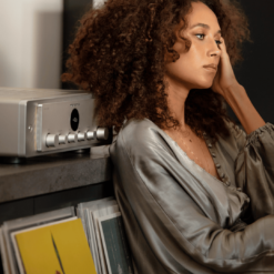 Marantz Model 40n võimendi striimeri ja HDMI-sisendiga
