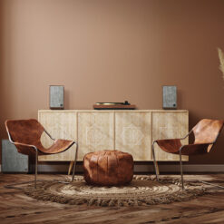 Klipsch ProMedia Heritage 2.1 arvutikõlarid elutoas kapil