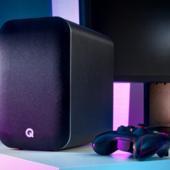 Q Acoustics M20 HD aktiivkõlarid laual