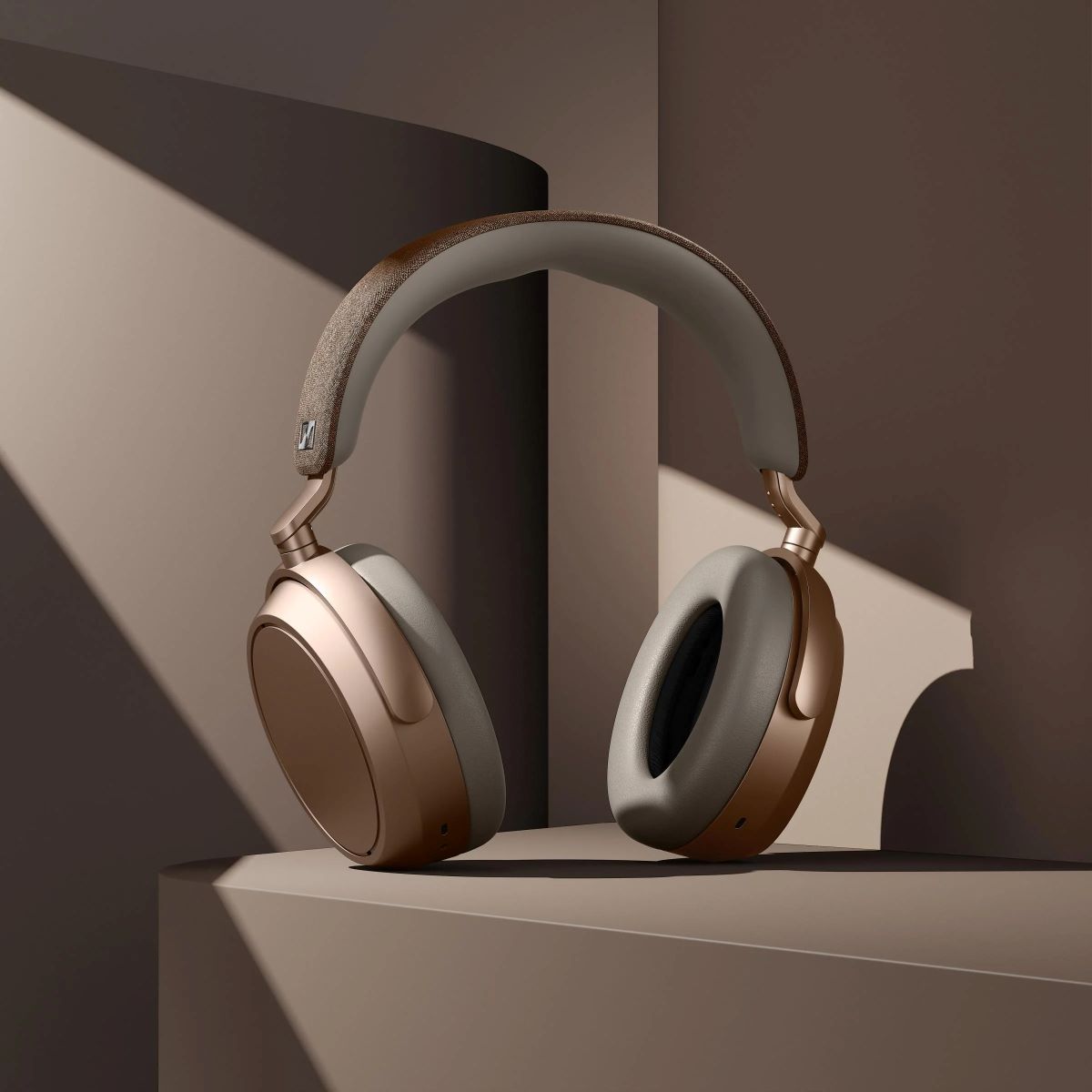 Sennheiser Momentum 4 juhtmevabad mürasummutavad kõrvaklapid