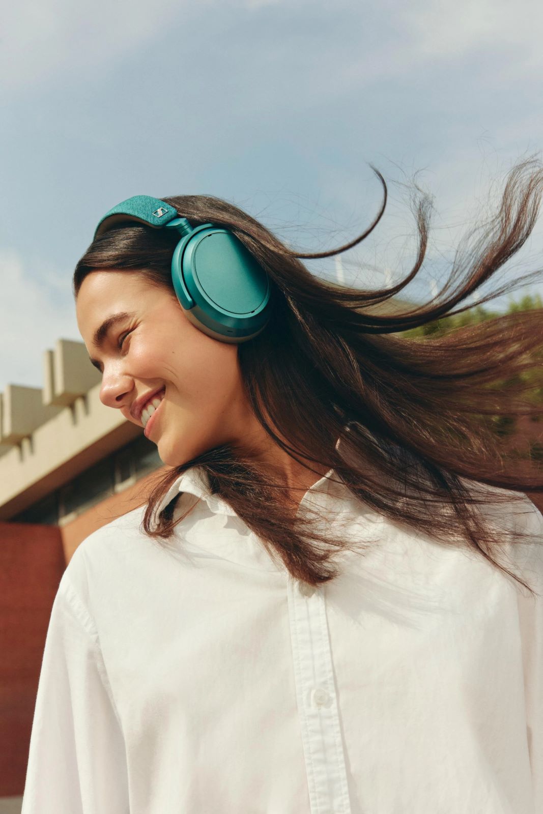 Sennheiser Momentum 4 juhtmevabad mürasummutavad kõrvaklapid