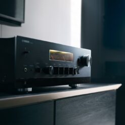 Yamaha R-N2000A võrguressiiver
