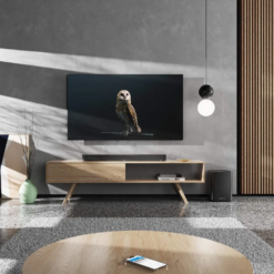 Sennheiser Ambeo Plus soundbar ja subwoofer elutoas