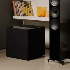 KEF Kube 15 MIE subwoofer ja KEF R7 Meta põrandakõlarid