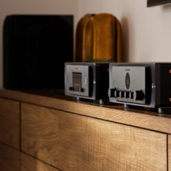 Marantz Model 50 võimendi ja CD50n striimeri/CD-mängija Hi-Fi komplekt