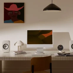 KEF LSX II LT baasil töölaua helilahendus