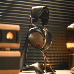 Meze Audio Liric 2nd generation isodünaamilised kõrvaklapid