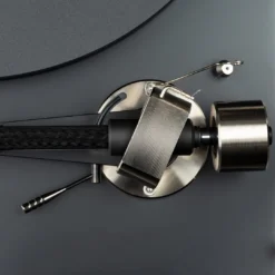 Pro-Ject Debut PRO B balansseeritud väljundiga vinüülplaadimängija