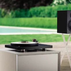 Pro-Ject Debut PRO B balansseeritud väljundiga vinüülplaadimängija
