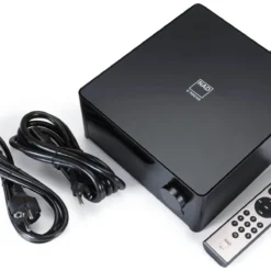 NAD C 700 V2 muusikakeskuse komplektis olevad kaablid ja pult