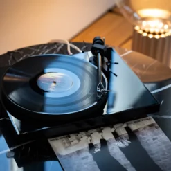 Pro-Ject Debut EVO 2 vinüülplaadimängija