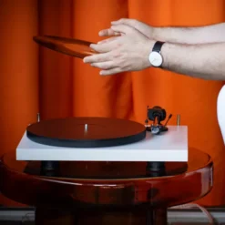 Pro-Ject Debut EVO 2 vinüülplaadimängija