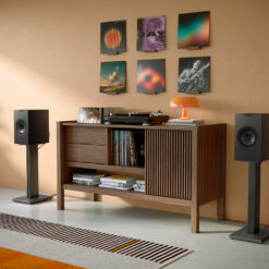 KEF Q3 Meta kõlarid ja SQ1 kõlarijalad