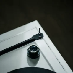 Pro-Ject XA B balansseeritud väljundiga vinüülplaadimängija