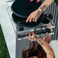 Pro-Ject XA B balansseeritud väljundiga vinüülplaadimängija