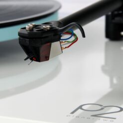 Rega Planar 2 Nd3 auhinnatud vinüülplaadimängija