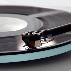 Rega Planar 2 Nd3 auhinnatud vinüülplaadimängija