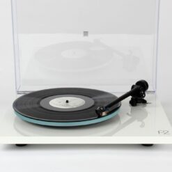 Rega Planar 2 Nd3 auhinnatud vinüülplaadimängija