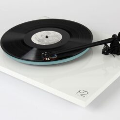 Rega Planar 2 Nd3 auhinnatud vinüülplaadimängija