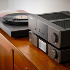 Cambridge Audio EXN100 striimer, EXA100 võimendi ja Alva TT v2 vinüülplaadimängija