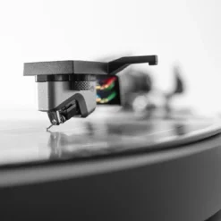 Cambridge Audio Alva TT V2 eelvõimenduse ja MC-tüüpi helipeaga vinüülplaadimängija