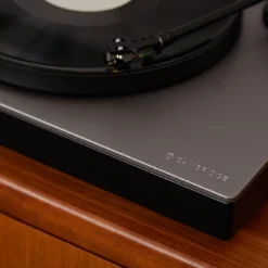 Cambridge Audio Alva TT V2 eelvõimenduse ja MC-tüüpi helipeaga vinüülplaadimängija