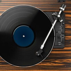 Rekkord Audio F400 täisautomaatne vinüülplaadimängija