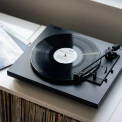 Pro-Ject A 1.2 täisautomaatne vinüülplaadimängija