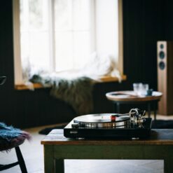 Rekkord Audio M600 manuaalne vinüülplaadimängija