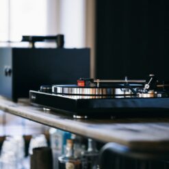 Rekkord Audio M600 manuaalne vinüülplaadimängija