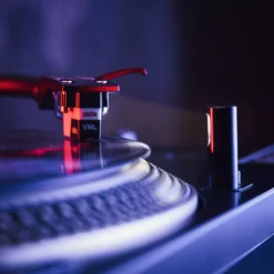 Vestlyd PRO T2 vinüülplaadimängija DJ-le
