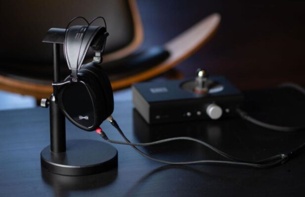 Dan Clark Audio Noire X suletud tüüpi üle kõrva asetsevad planar-magnetic kõrvaklapid