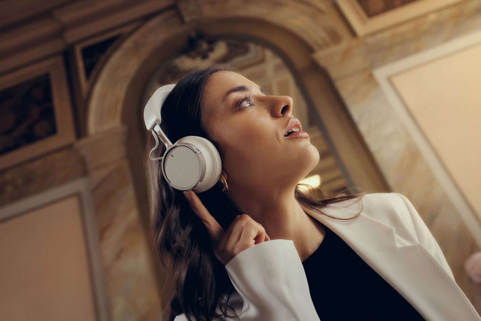 Beyerdynamic Aventho 100 juhtmevabad kõrvapealsed kõrvaklapid