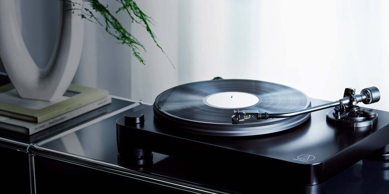 Audio-Technica AT-LP7X manuaalne rihmveoga vinüülplaadimängija