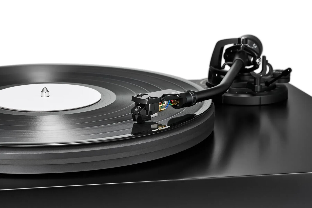 Audio-Technica AT-LP7X manuaalne rihmveoga vinüülplaadimängija