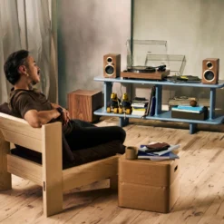 Argon Audio Aurora manuaalne eelvõimendiga vinüülplaadimängija