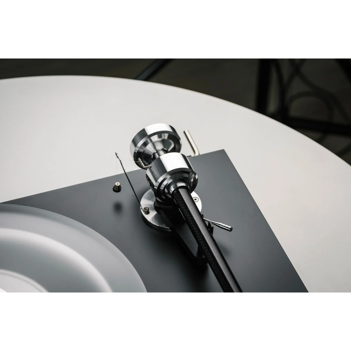 Pro-Ject Debut Reference 10 balansseeritud väljundiga manuaalne vinüülplaadimängija