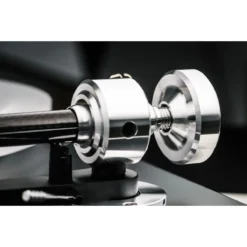 Pro-Ject Debut Reference 10 balansseeritud väljundiga manuaalne vinüülplaadimängija