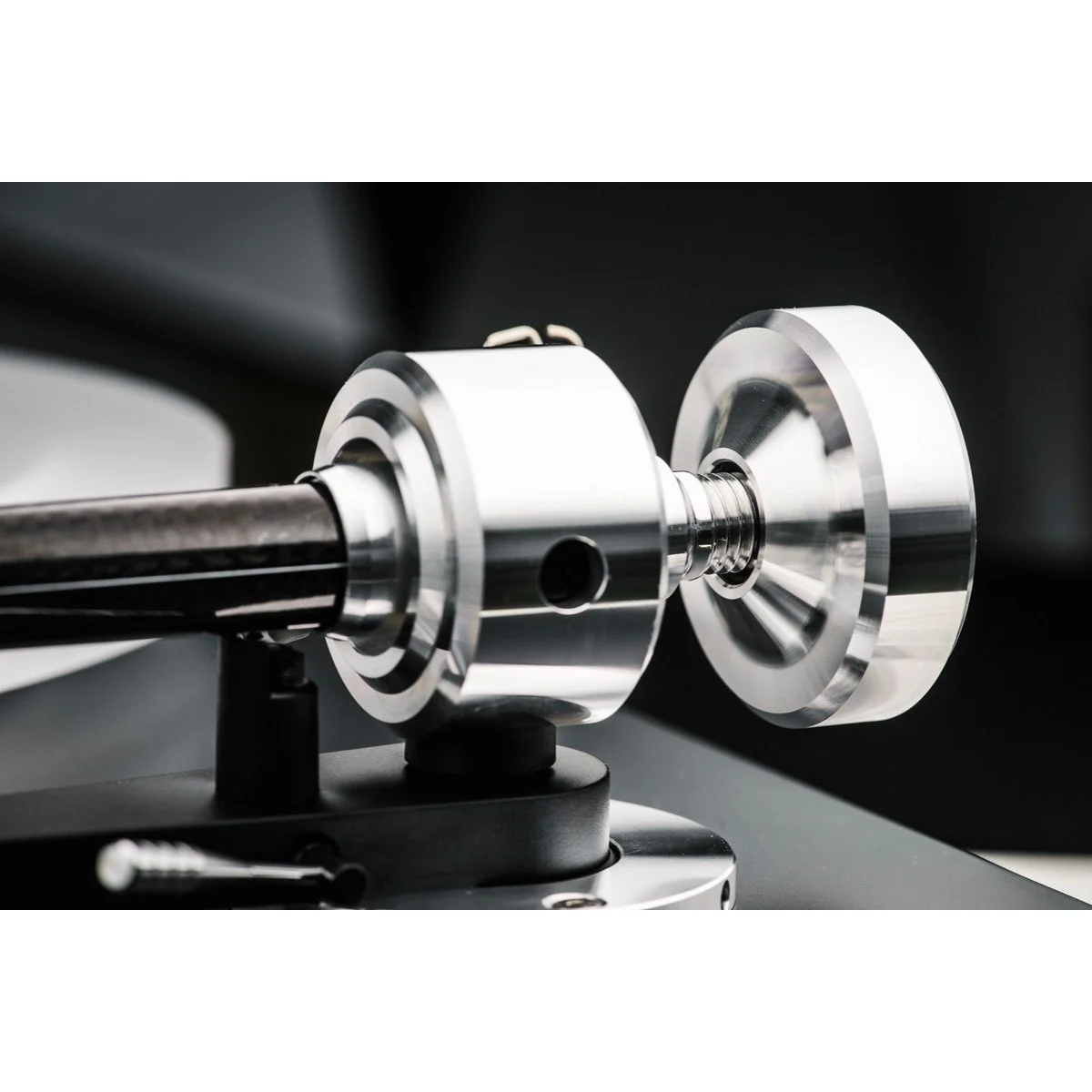 Pro-Ject Debut Reference 10 balansseeritud väljundiga manuaalne vinüülplaadimängija