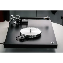 Pro-Ject Debut Reference 10 balansseeritud väljundiga manuaalne vinüülplaadimängija