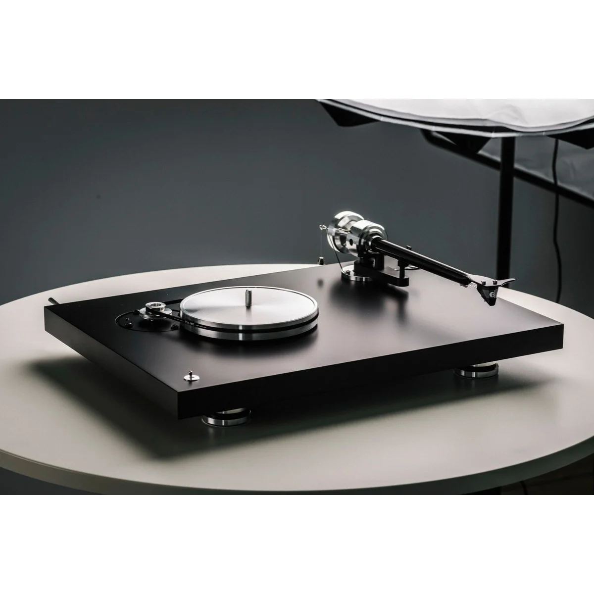 Pro-Ject Debut Reference 10 balansseeritud väljundiga manuaalne vinüülplaadimängija