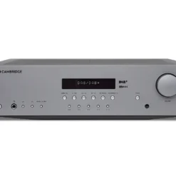 Cambridge Audio AXR100D FM/DAB+ tuuneriga stereoressiiveri esipaneel LED ekraaniga