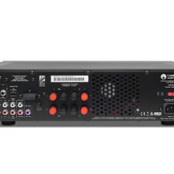 Cambridge Audio AXR100D FM/DAB+ tuuneriga stereoressiiveri tagapaneel - sellel on 2 paari kõlarite õhendused, optilised ja koaksiaalsed digisisendid, MM-tüüpi phonosisend